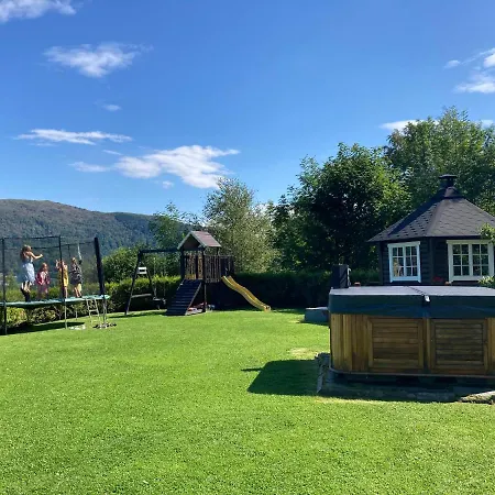Landlig, Nydelig Og Fjord Utsikt - Sentralt 캠프장 *